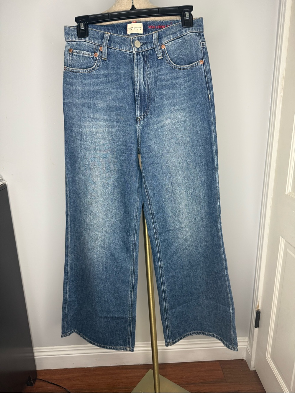 Alice + Olivia (AO.LA)Style: Amazing High Rise Boyfriend Jean size 27